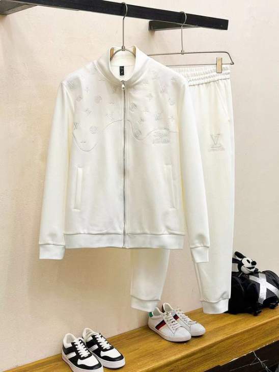 Picture of LV Sweater Suits _SKULVM-5XLkdtr2641065